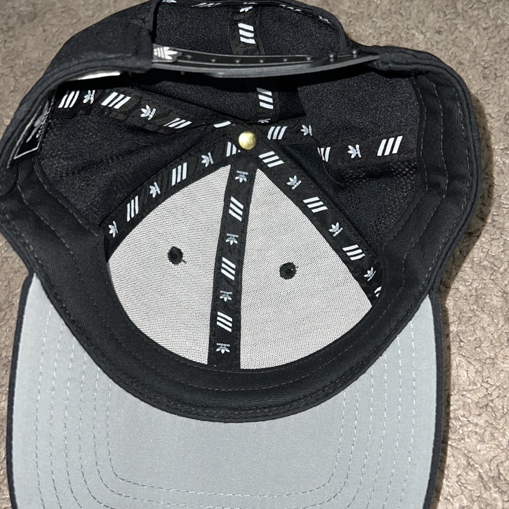 Adidas hat - Picture 2 of 3